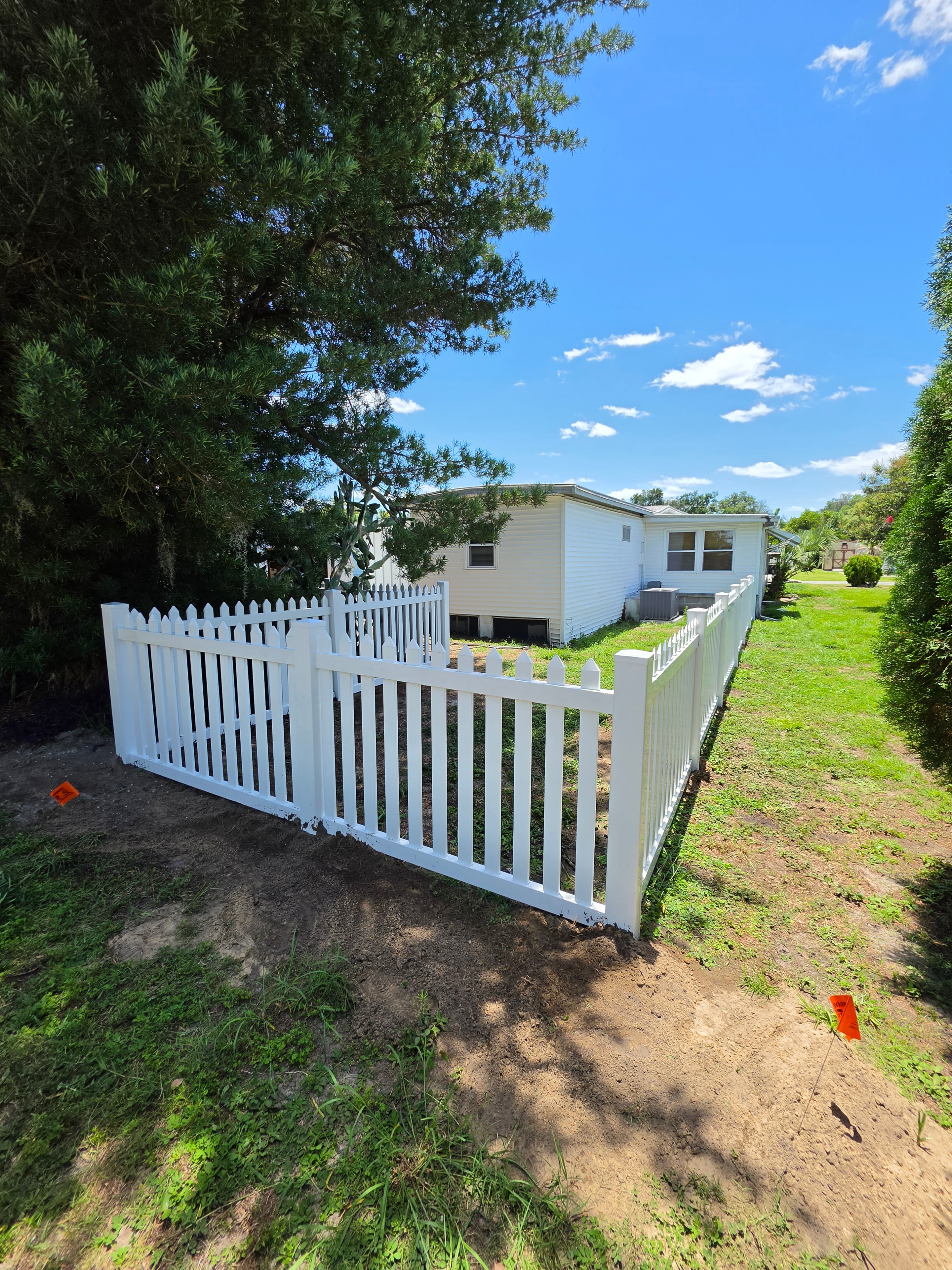 White vinyl fence with gate